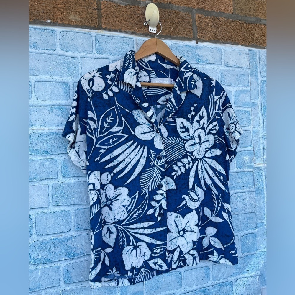 Jams world blue floral print button down size medium - Picture 3 of 10
